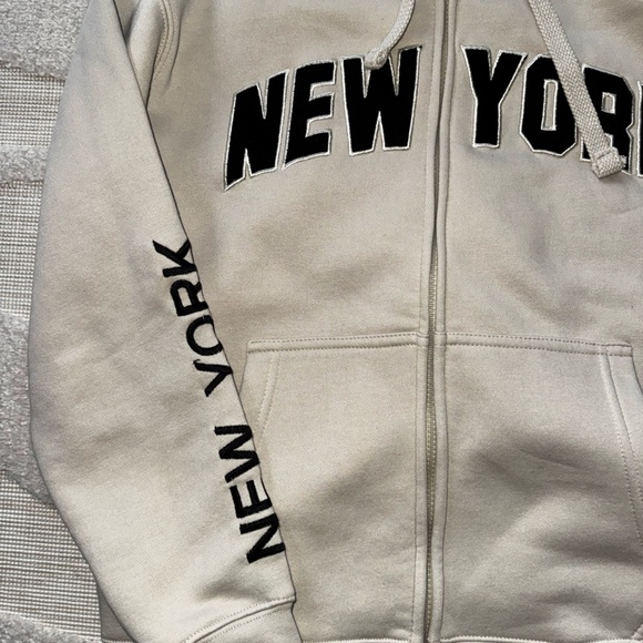 Unisex zip up New York hoodie - Picture 4 of 5